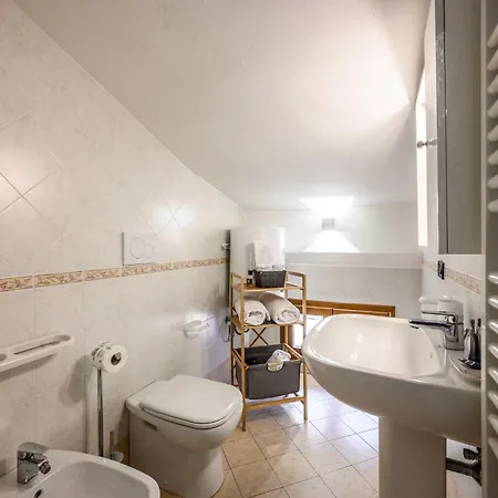 Emilia 7 Apartment